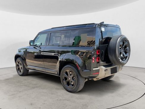 Used 2022 Land Rover Defender 110 X-Dynamic SE AWD/4WD image 6