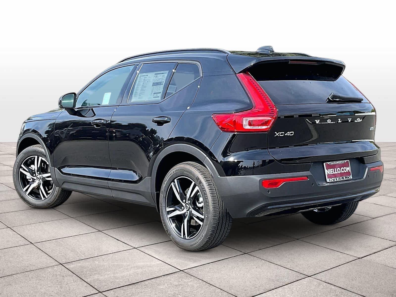 New 2026 Volvo XC40 B5 Core w/ Climate Package AWD/4WD image 3