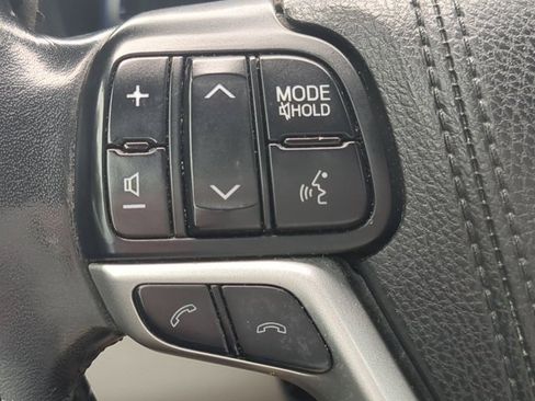 Used 2017 Toyota Highlander Limited image 25