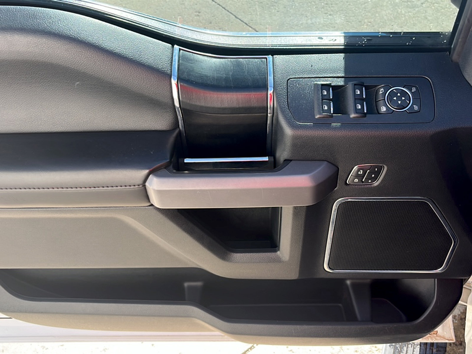 Used 2019 Ford F150 Platinum w/ Technology Package AWD/4WD image 12