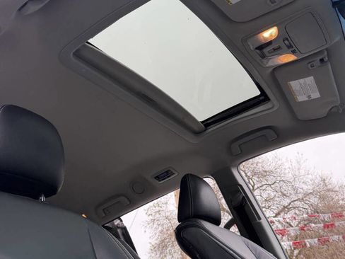 Used 2016 Toyota Sienna SE Premium image 10