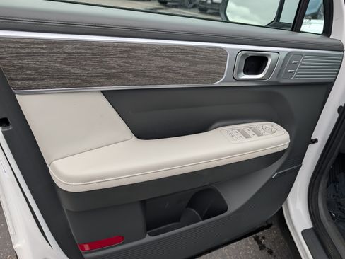 Certified 2025 Hyundai Santa Fe Limited AWD/4WD image 12