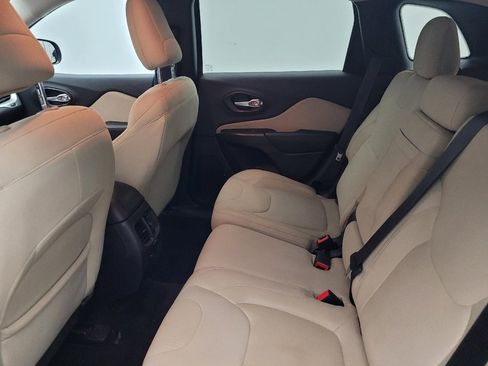 Used 2016 Jeep Cherokee Latitude w/ Safety/Convenience Group image 18