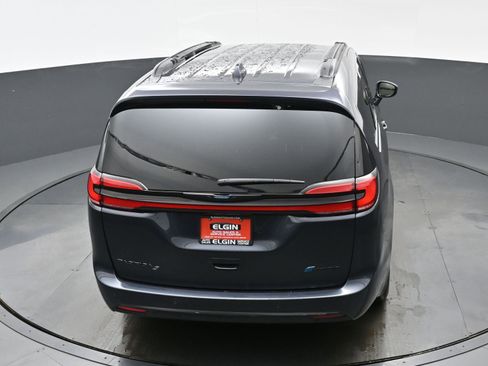 Used 2021 Chrysler Pacifica Touring w/ Uconnect Theater Family Group image 38