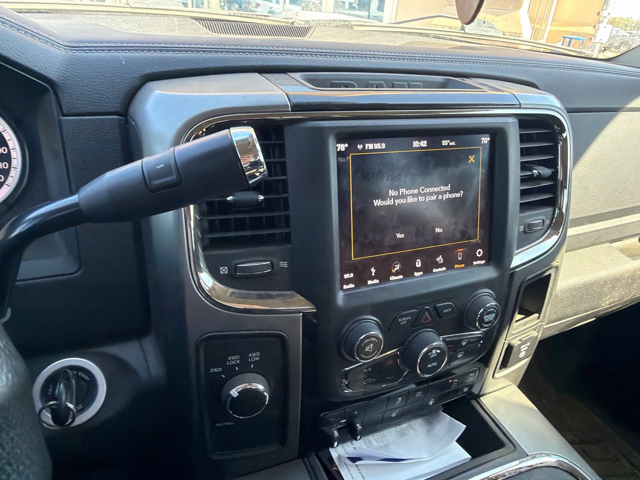 Used 2018 RAM 2500 Lone Star w/ Sport Appearance Group AWD/4WD image 17