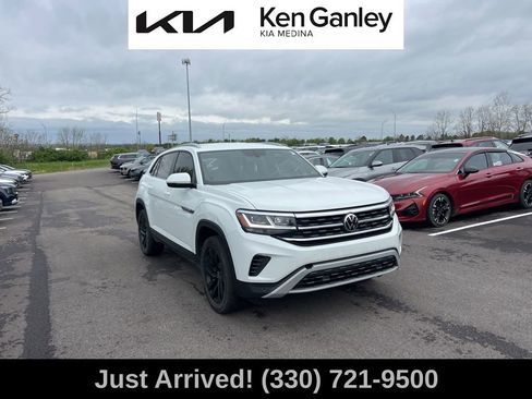 Used 2022 Volkswagen Atlas Cross Sport SE AWD/4WD image 3