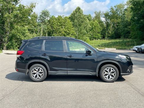 Used 2023 Subaru Forester Premium AWD/4WD image 6