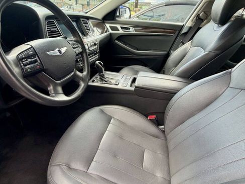 Used 2016 Hyundai Genesis 3.8 RWD image 9