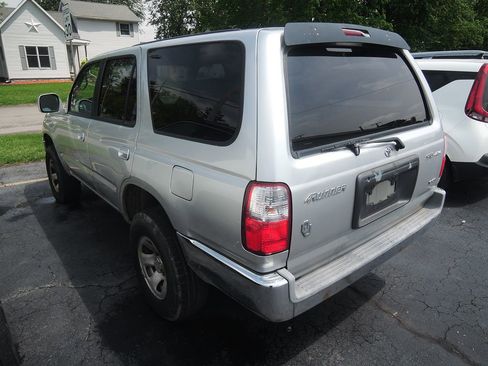 Used 2001 Toyota 4Runner SR5 AWD/4WD image 5