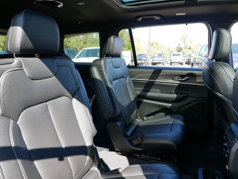 Certified 2025 Jeep Grand Cherokee L Limited w/ Luxury Tech Group II image 29