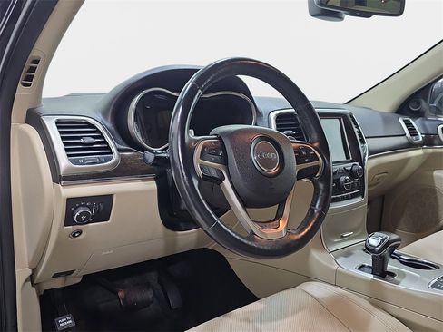 Used 2014 Jeep Grand Cherokee Limited w/ Luxury Group II image 19