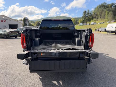 Used 2026 GMC Sierra 1500 SLT AWD/4WD image 17
