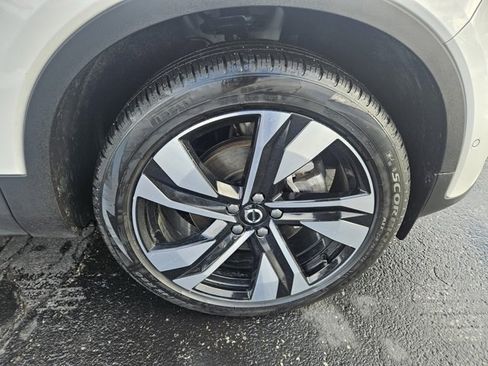 Used 2024 Volvo XC40 B5 Ultimate w/ Protection Package Premier image 28