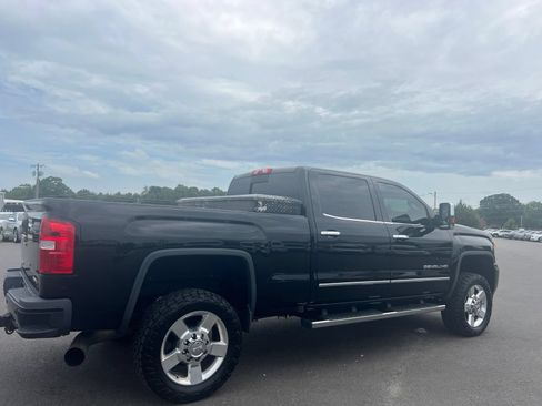 Used 2016 GMC Sierra 2500 Denali w/ Duramax Plus Package AWD/4WD image 9