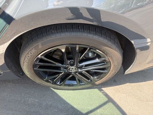 Used 2025 Toyota Camry SE image 8