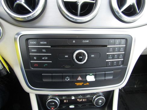 Used 2015 Mercedes-Benz CLA 250 image 21