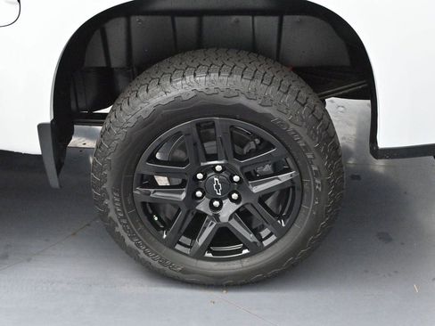 Used 2025 Chevrolet Silverado 1500 Custom Trail Boss w/ Turbomax Blackout Package AWD/4WD image 30