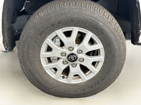 Used 2025 Toyota Tacoma SR5 AWD/4WD image 11