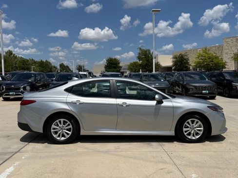 Used 2025 Toyota Camry LE FWD image 5