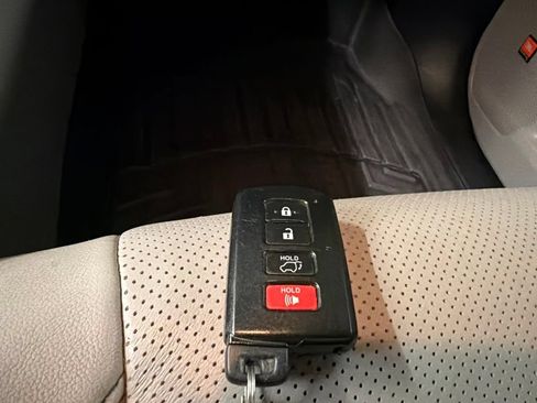 Used 2015 Toyota Highlander Limited AWD/4WD image 42