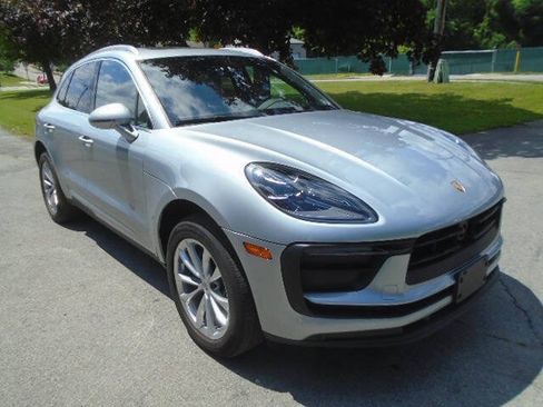 Used 2023 Porsche Macan w/ Driver Memory Package AWD/4WD image 3