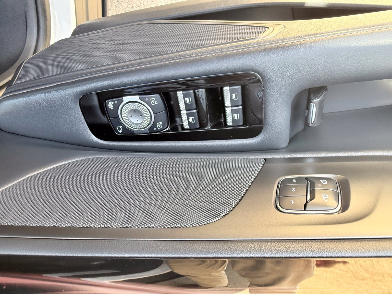 Used 2024 Lincoln Nautilus Premier w/ Jet Appearance Package AWD/4WD image 16