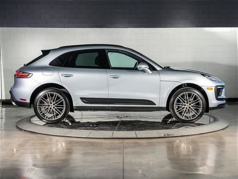 Certified 2026 Porsche Macan AWD/4WD image 8