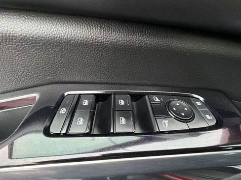 Used 2022 Nissan Pathfinder SL w/ SL Black Package AWD/4WD image 13