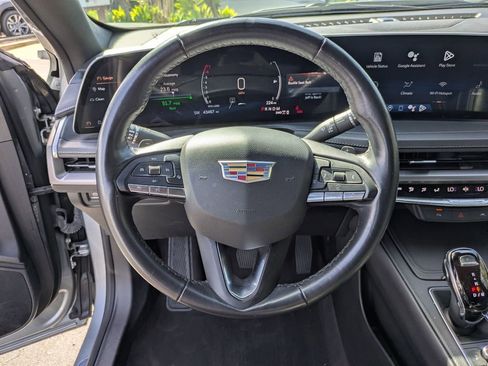 Used 2024 Cadillac XT4 Premium Luxury image 18