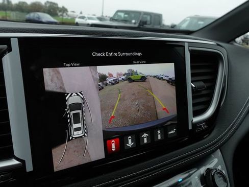 New 2026 Chrysler Pacifica Select image 20