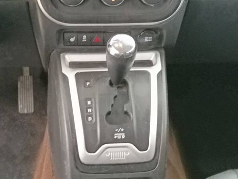 Used 2014 Jeep Compass Latitude FWD image 21