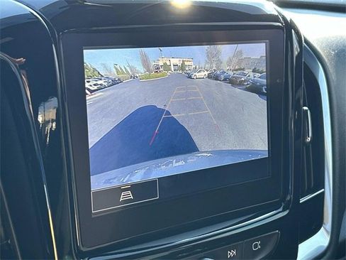 Used 2024 Chevrolet Traverse LT image 27