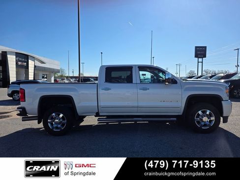 Used 2018 GMC Sierra 3500 Denali w/ Duramax Plus Package AWD/4WD image 9