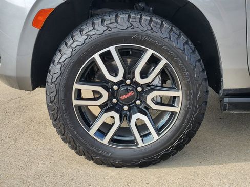 Used 2023 GMC Yukon AT4 w/ AT4 Premium Plus Package image 10