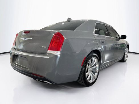 Used 2019 Chrysler 300 Touring w/ Chrome Appearance Package RWD image 5