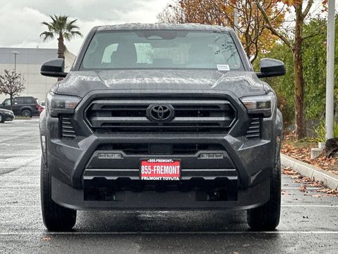 Used 2025 Toyota Tacoma SR5 AWD/4WD image 4