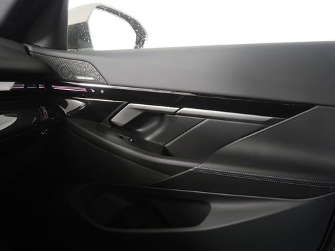 Certified 2025 BMW 530i image 28