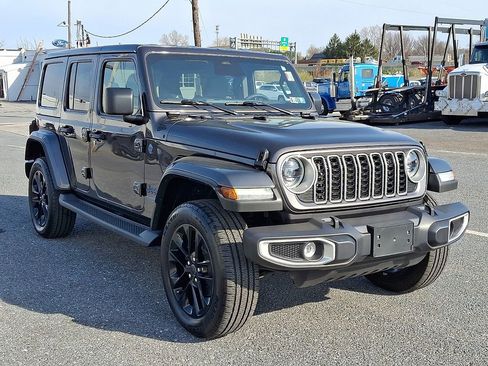 Used 2025 Jeep Wrangler Unlimited Sahara image 3