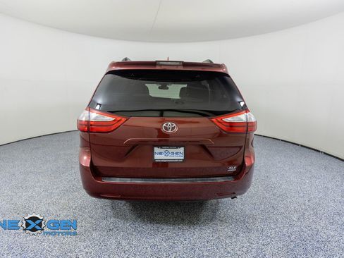 Used 2019 Toyota Sienna XLE w/ XLE Navigation Package AWD/4WD image 6