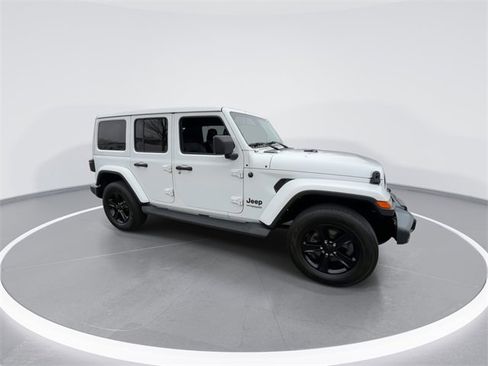 Used 2022 Jeep Wrangler Unlimited Sahara image 2