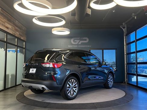 Used 2022 Ford Escape Titanium w/ Class II Trailer Tow Package AWD/4WD image 3