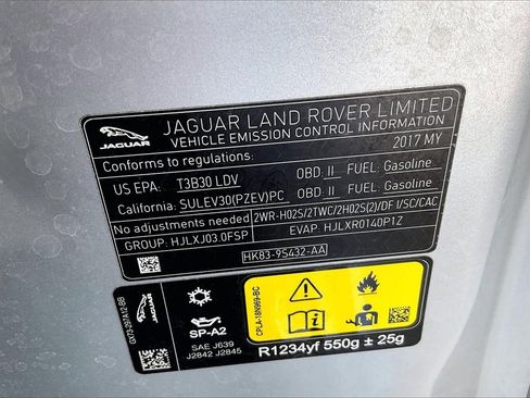 Used 2017 Jaguar F-PACE Prestige image 31