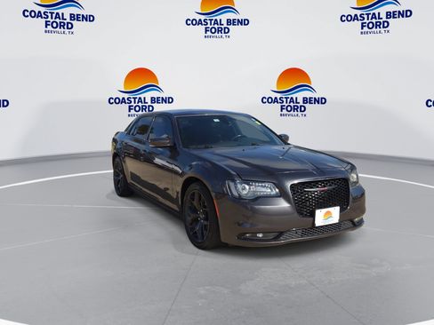 Used 2021 Chrysler 300 S RWD image 2
