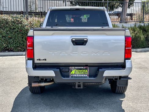 Used 2025 Toyota Tacoma TRD Sport AWD/4WD image 7