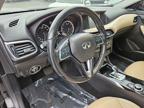 Used 2017 INFINITI QX30 Premium w/ Cargo Package image 23