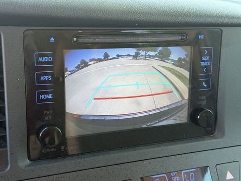 Used 2015 Toyota Sienna LE FWD image 18