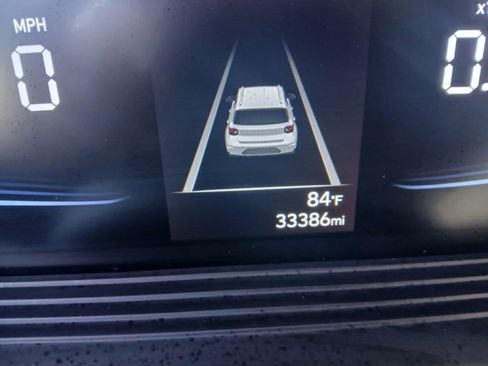 Used 2025 Hyundai Venue SEL FWD image 13