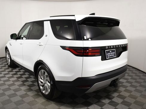 New 2026 Land Rover Discovery S image 4