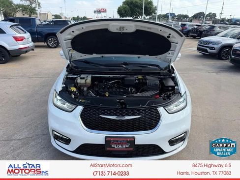 Used 2022 Chrysler Pacifica Touring FWD image 4