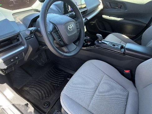 Used 2023 Toyota Prius LE image 10